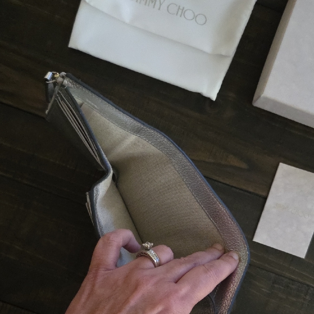 Jimmy Choo Silver Embossed Trifold Wallet Silver All Inclusive - Picture 5 of 6